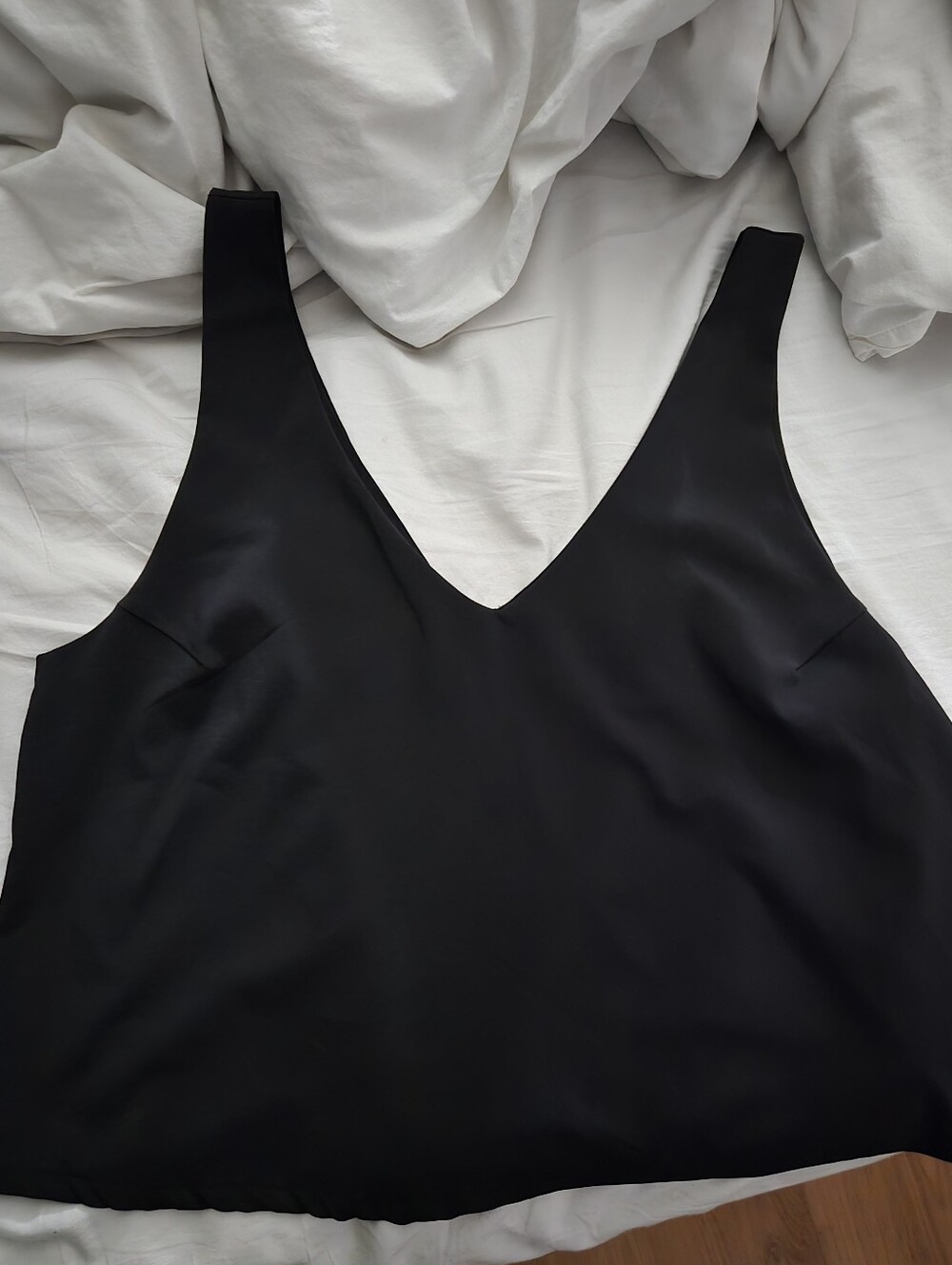 Vuori Villa Tank with a V-neckline - Black Size M - Picture 4 of 6